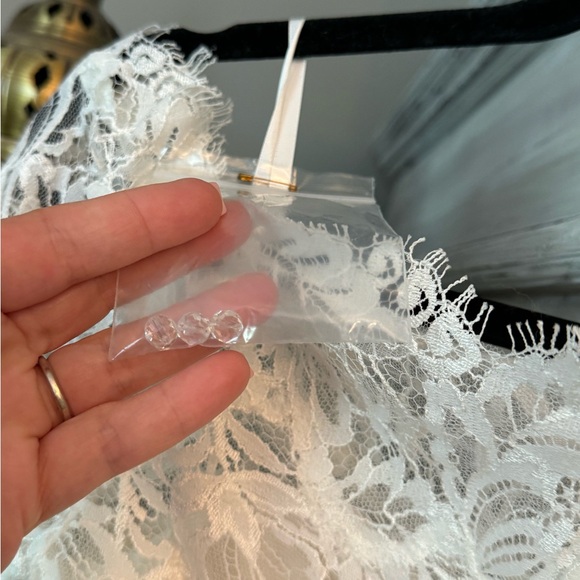 Casablanca Bridal Ivory Scalloped Lace Wedding Dress Gown - Picture 9 of 13